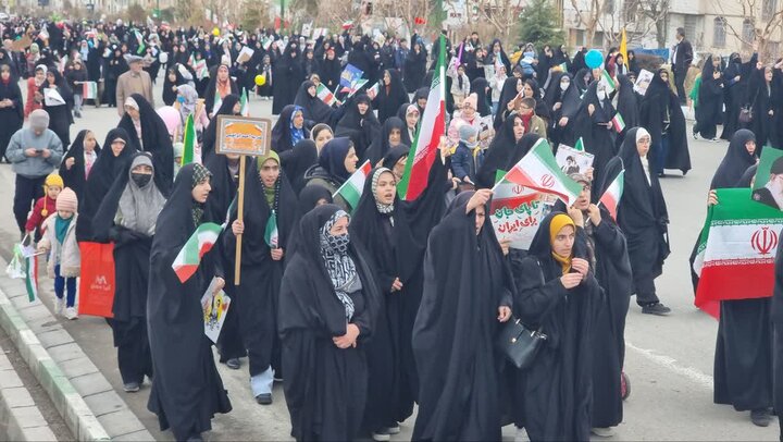 تصاویر/ حضور پرشور مردم دماوند در راهپیمایی ۲۲ بهمن