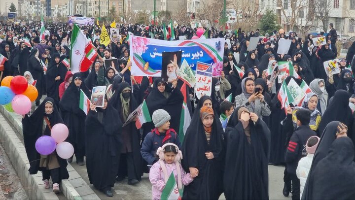 تصاویر/ حضور پرشور مردم دماوند در راهپیمایی ۲۲ بهمن