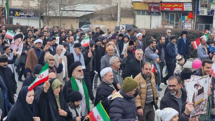 تصاویر/ حضور پرشور مردم دماوند در راهپیمایی ۲۲ بهمن