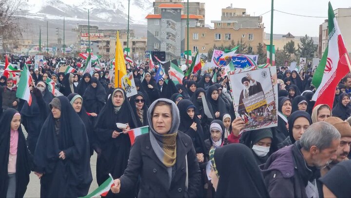 تصاویر/ حضور پرشور مردم دماوند در راهپیمایی ۲۲ بهمن