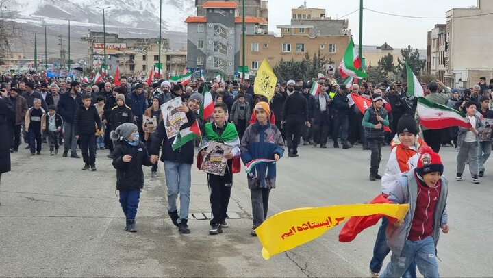 تصاویر/ حضور پرشور مردم دماوند در راهپیمایی ۲۲ بهمن