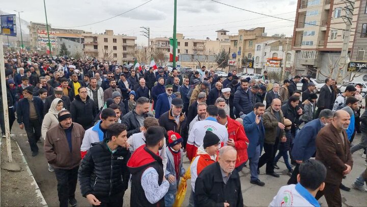 تصاویر/ حضور پرشور مردم دماوند در راهپیمایی ۲۲ بهمن