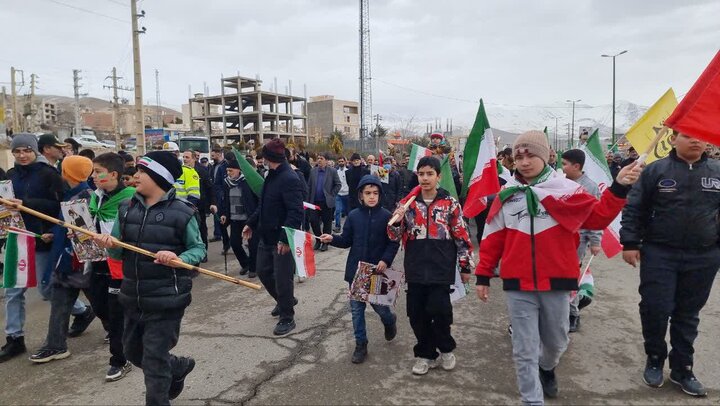 تصاویر/ حضور پرشور مردم دماوند در راهپیمایی ۲۲ بهمن