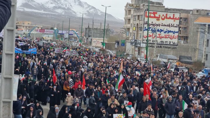 تصاویر/ حضور پرشور مردم دماوند در راهپیمایی ۲۲ بهمن