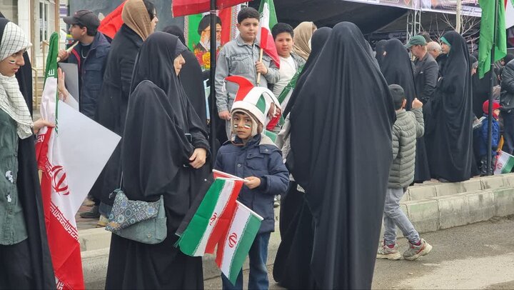 تصاویر/ حضور پرشور مردم دماوند در راهپیمایی ۲۲ بهمن