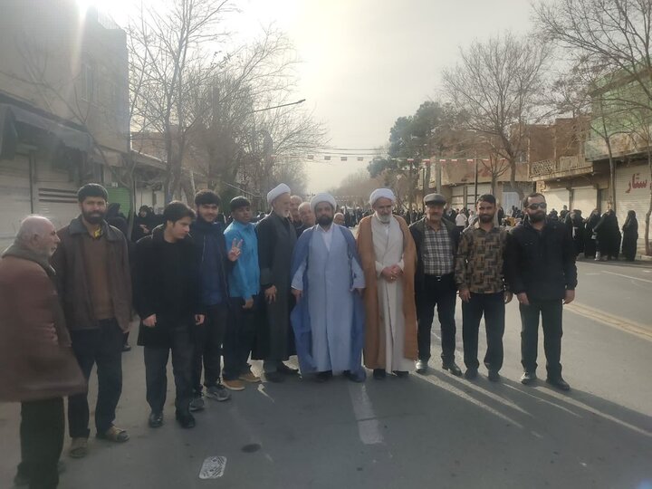 تصاویر/ حضور اساتید و طلاب مدرسه علمیه آیت‌الله مدنی کاشانی(ره) در راهپیمایی ۲۲ بهمن