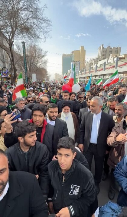 تصاویر/راهپیمایی ۲۲ بهمن در مشهدمقدس