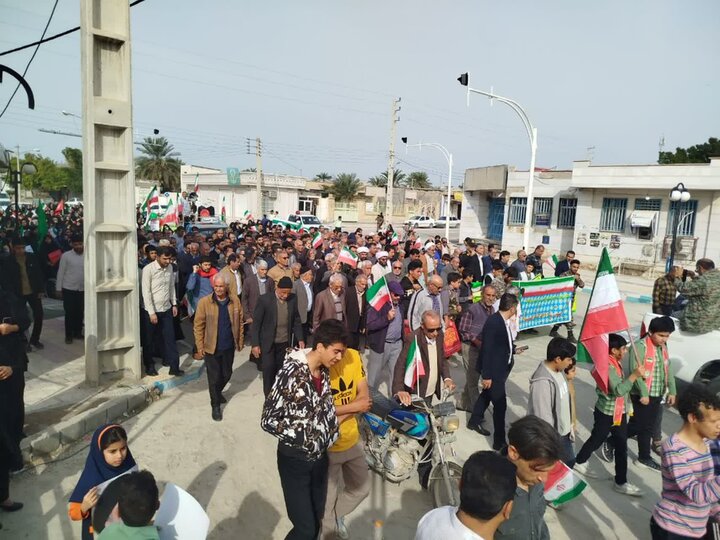 تصاویر/ راهپیمایی ۲۲ بهمن در شهر سعدآباد