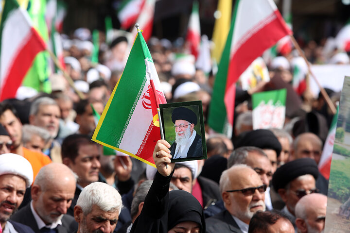 گزارش تصویری؛
اجتماع پرشور راهپیمایی ۲۲ بهمن شهر مقدس قم در جوار حرم بانوی کرامت