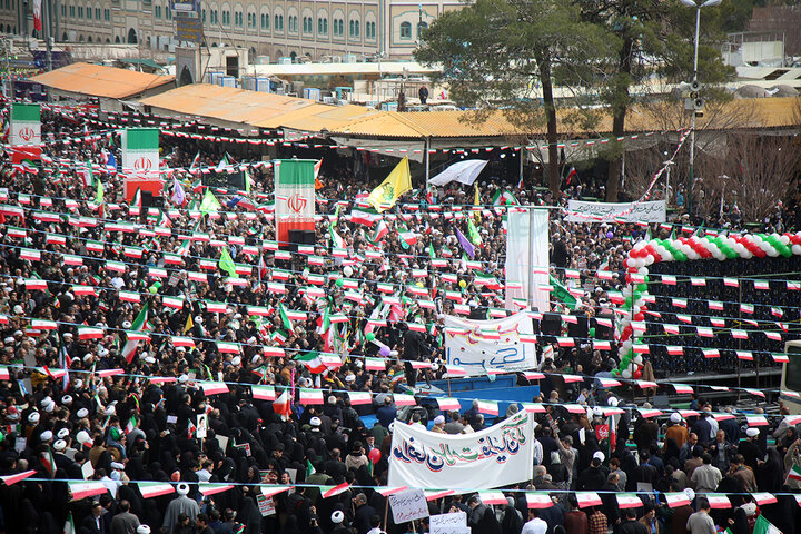 گزارش تصویری؛
اجتماع پرشور راهپیمایی ۲۲ بهمن شهر مقدس قم در جوار حرم بانوی کرامت