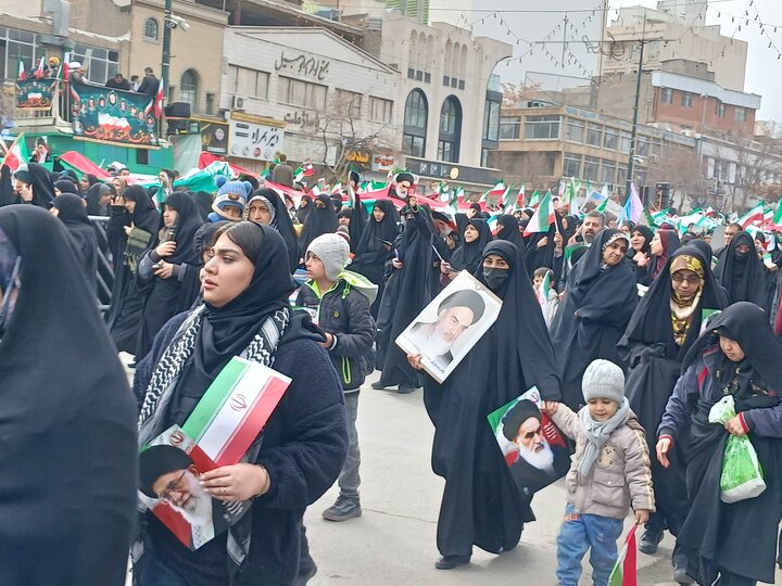 تصاویر/راهپیمایی ۲۲ بهمن در مشهد مقدس