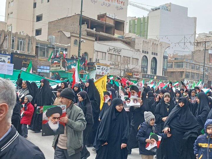 تصاویر/راهپیمایی ۲۲ بهمن در مشهد مقدس