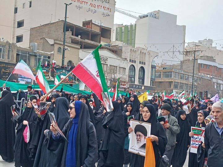 تصاویر/راهپیمایی ۲۲ بهمن در مشهد مقدس