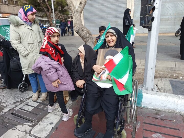 تصاویر / لبیک مردم شهر تهران به فرمان امام خامنه ای