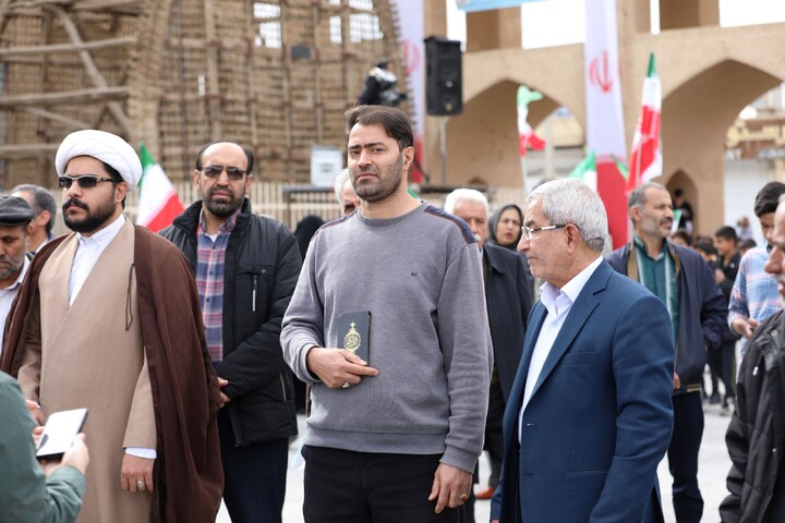 تصاویر/ حضور مردم یزد با نماد قرآن در راهپیمایی ۲۲ بهمن