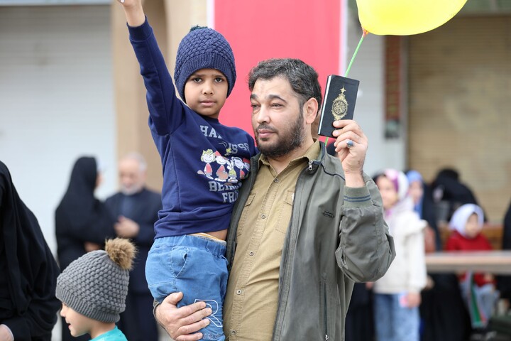 تصاویر/ حضور مردم یزد با نماد قرآن در راهپیمایی ۲۲ بهمن