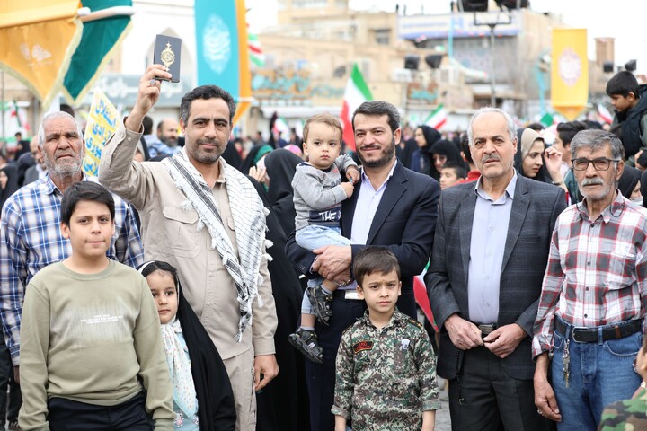 تصاویر/ حضور مردم یزد با نماد قرآن در راهپیمایی ۲۲ بهمن