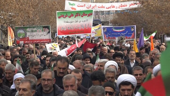 تصاویر/ حضور پرشور مردم تکاب در راهپیمایی ۲۲ بهمن