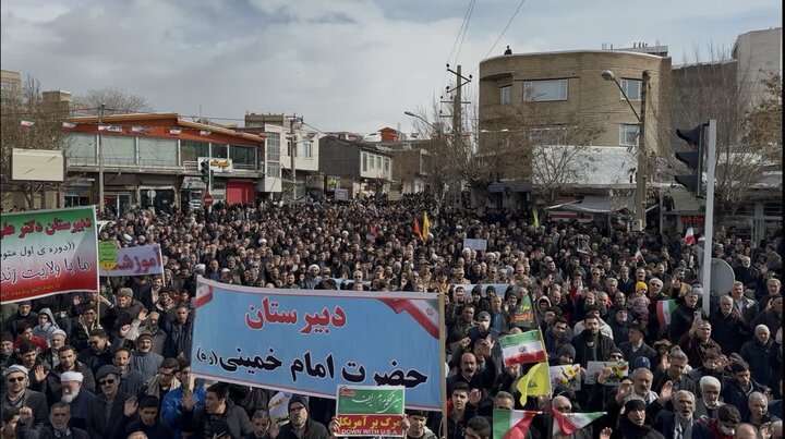 تصاویر/ حضور پرشور مردم تکاب در راهپیمایی ۲۲ بهمن