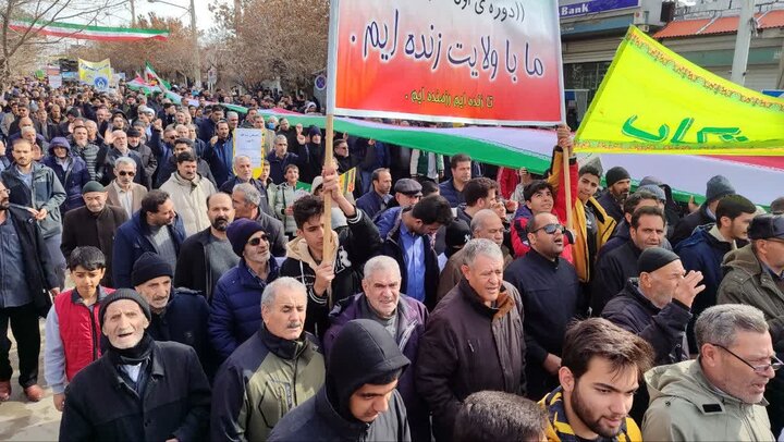 تصاویر/ حضور پرشور مردم تکاب در راهپیمایی ۲۲ بهمن