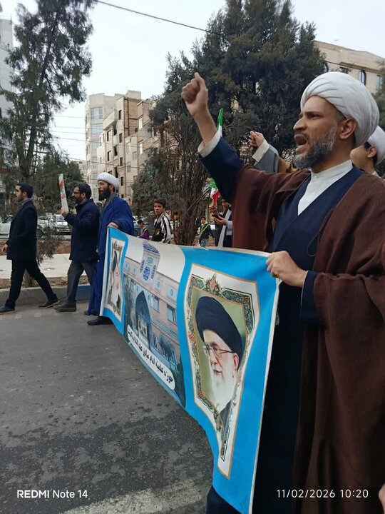 تصاویر/ حضور پرشور و حماسی طلاب و روحانیون شهرستان پاکدشت در جشن ملی ۲۲ بهمن