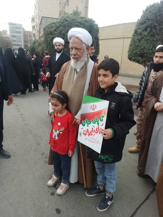 تصاویر/ حضور پرشور و حماسی طلاب و روحانیون شهرستان پاکدشت در جشن ملی ۲۲ بهمن