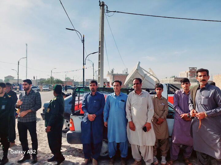 طلاب حوزه علمیه پیامبر اعظم(ص) جازموریان در کنار مردم در راهپیمایی ۲۲ بهمن شرکت کردند.