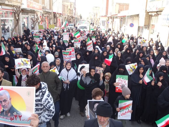 تصاویر/ حضور پرشور مردم چهاربرج در راهپیمایی ۲۲ بهمن