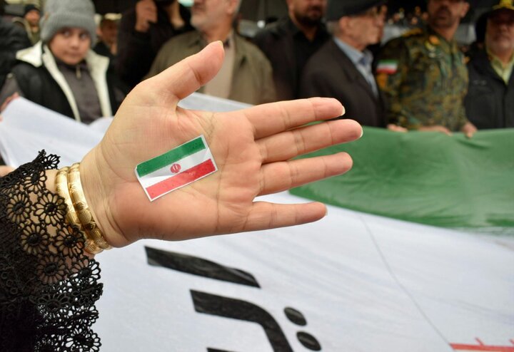 تصاویر/ خروش مردم سنندج در راهپیمایی 22 بهمن