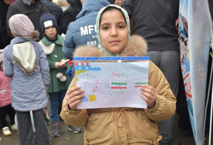 تصاویر/ خروش مردم سنندج در راهپیمایی 22 بهمن