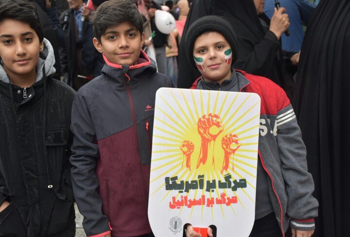 تصاویر/ خروش مردم سنندج در راهپیمایی 22 بهمن