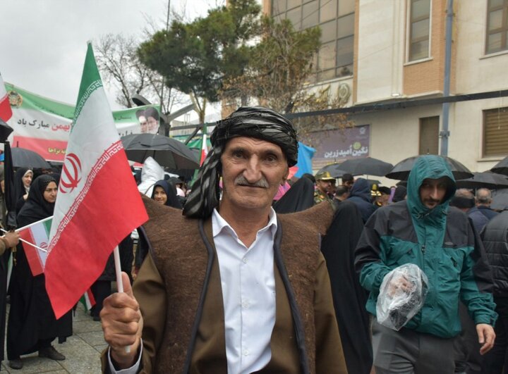 تصاویر/ خروش مردم سنندج در راهپیمایی 22 بهمن