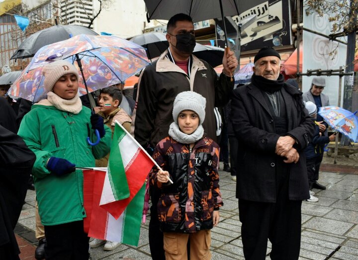 تصاویر/ خروش مردم سنندج در راهپیمایی 22 بهمن