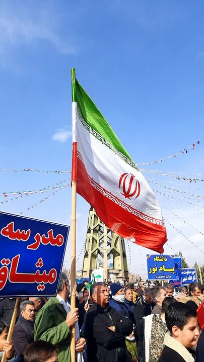 تصاویر/ راهپیمایی مردم شاهین دژ در حماسه ۲۲ بهمن