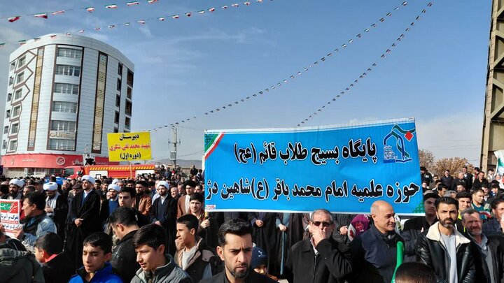 تصاویر/ راهپیمایی مردم شاهین دژ در حماسه ۲۲ بهمن