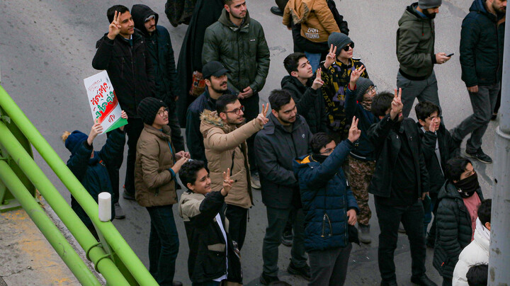 تصاویر/حضور پرشور طلاب و روحانیون و مردم همدان در راهپیمایی ۲۲ بهمن