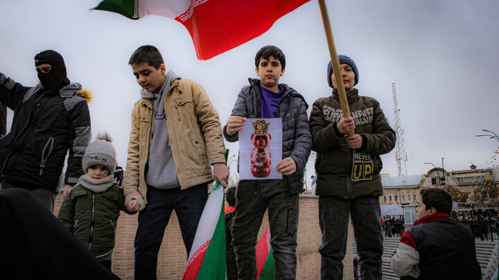 تصاویر/حضور پرشور طلاب و روحانیون و مردم همدان در راهپیمایی ۲۲ بهمن