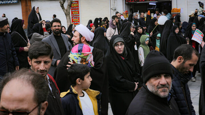 تصاویر/حضور پرشور طلاب و روحانیون و مردم همدان در راهپیمایی ۲۲ بهمن