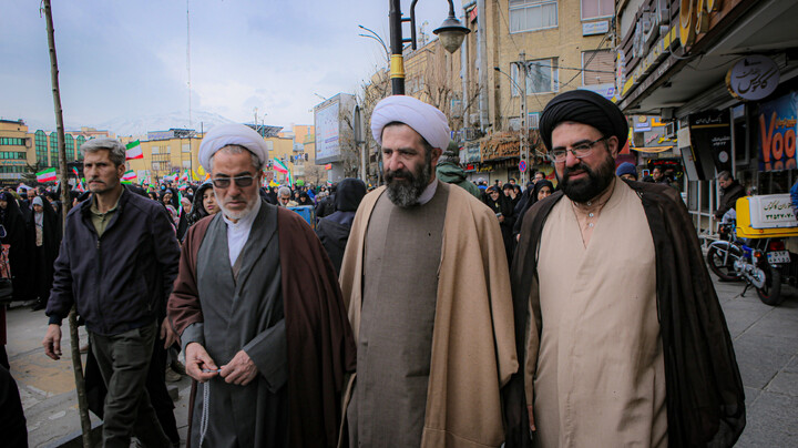 تصاویر/حضور پرشور طلاب و روحانیون و مردم همدان در راهپیمایی ۲۲ بهمن