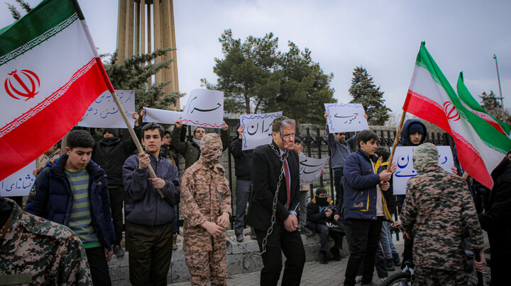 تصاویر/حضور پرشور طلاب و روحانیون و مردم همدان در راهپیمایی ۲۲ بهمن