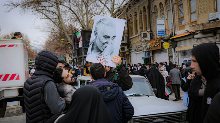 تصاویر/حضور پرشور طلاب و روحانیون و مردم همدان در راهپیمایی ۲۲ بهمن