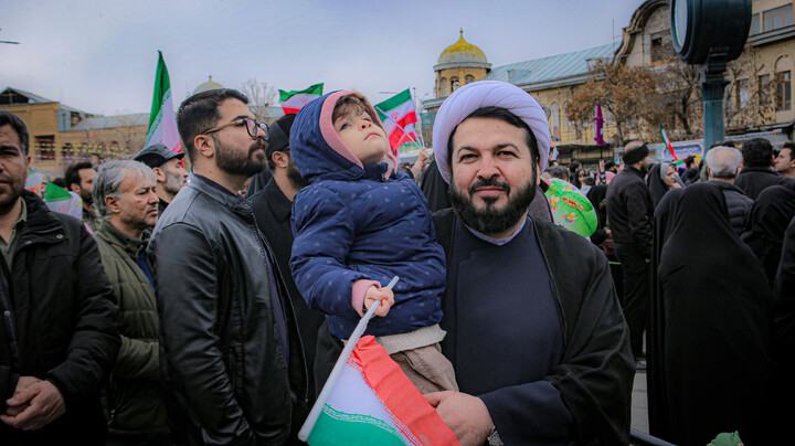 تصاویر/حضور پرشور طلاب و روحانیون و مردم همدان در راهپیمایی ۲۲ بهمن