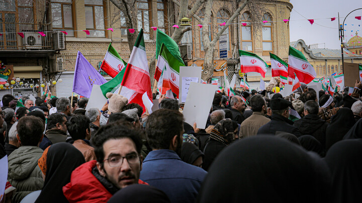 تصاویر/حضور پرشور طلاب و روحانیون و مردم همدان در راهپیمایی ۲۲ بهمن