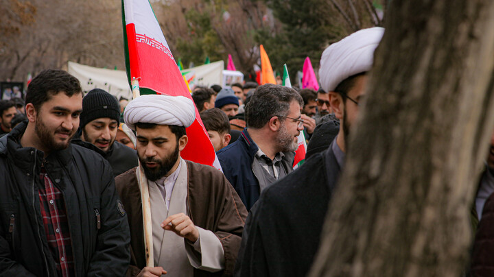 تصاویر/حضور پرشور طلاب و روحانیون و مردم همدان در راهپیمایی ۲۲ بهمن