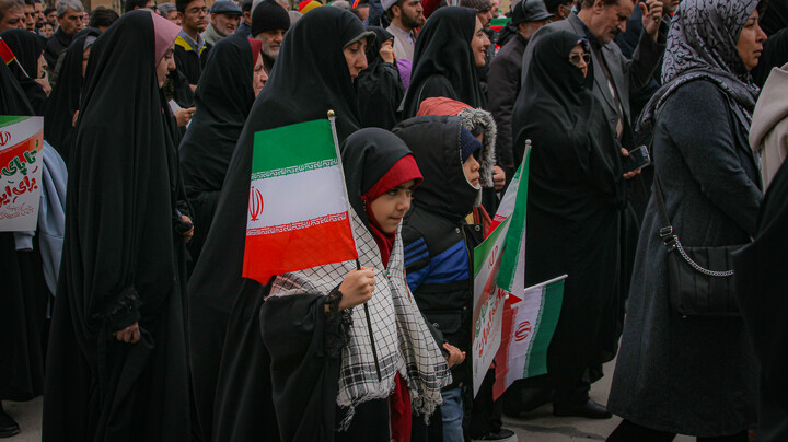 تصاویر/حضور پرشور طلاب و روحانیون و مردم همدان در راهپیمایی ۲۲ بهمن