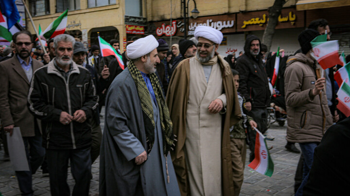 تصاویر/حضور پرشور طلاب و روحانیون و مردم همدان در راهپیمایی ۲۲ بهمن