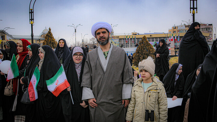 تصاویر/حضور پرشور طلاب و روحانیون و مردم همدان در راهپیمایی ۲۲ بهمن
