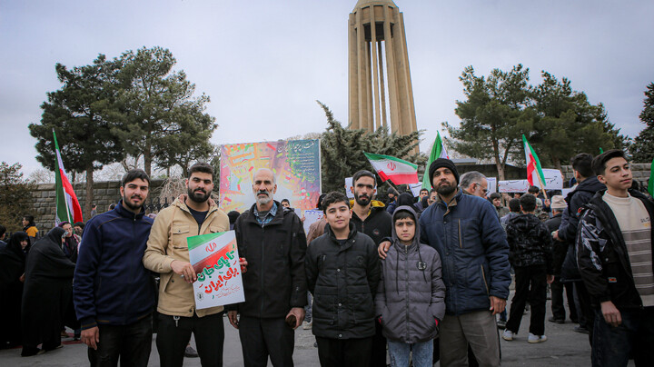 تصاویر/حضور پرشور طلاب و روحانیون و مردم همدان در راهپیمایی ۲۲ بهمن