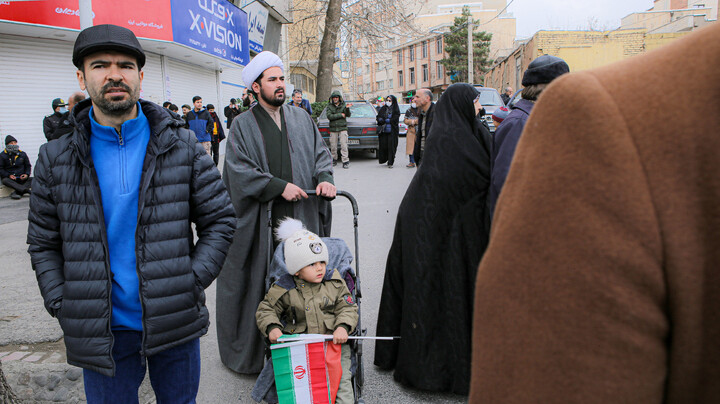 تصاویر/حضور پرشور طلاب و روحانیون و مردم همدان در راهپیمایی ۲۲ بهمن