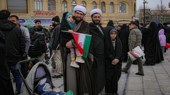 تصاویر/حضور پرشور طلاب و روحانیون و مردم همدان در راهپیمایی ۲۲ بهمن